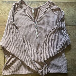 Ribbed V-Neck Sweater in Mauve